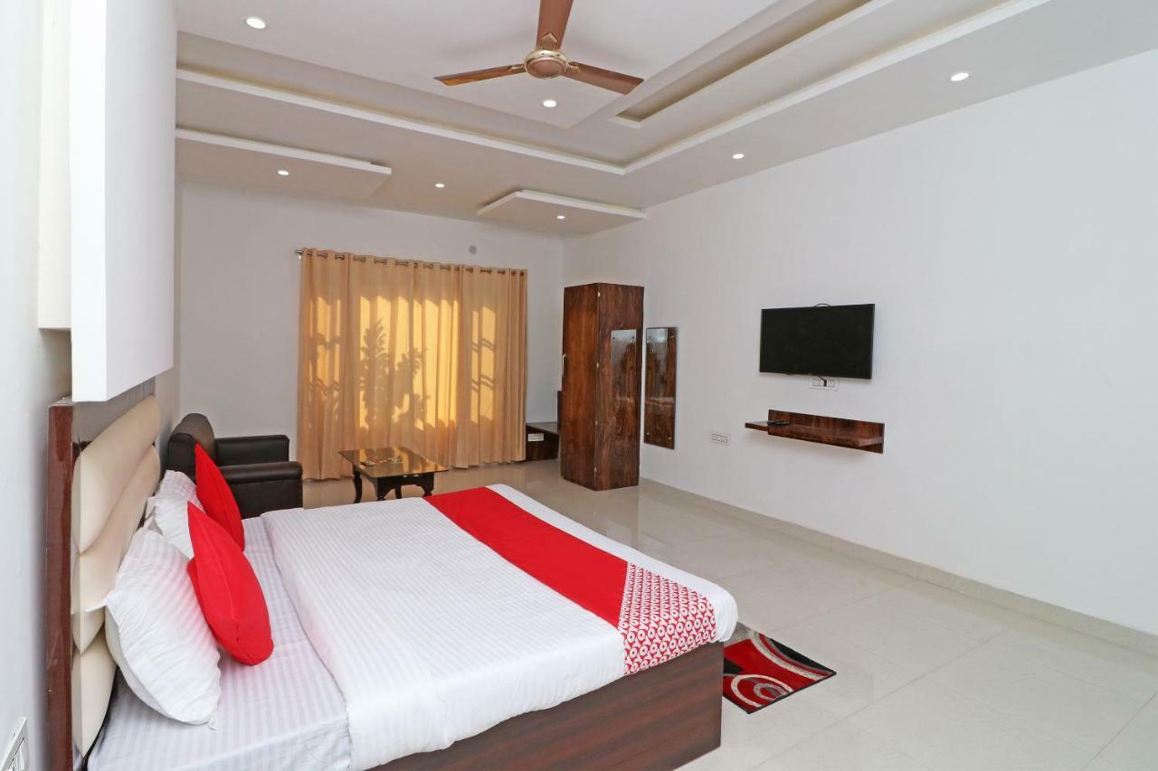 Oyo 29755 Hotel Jammu Airlines Buitenkant foto