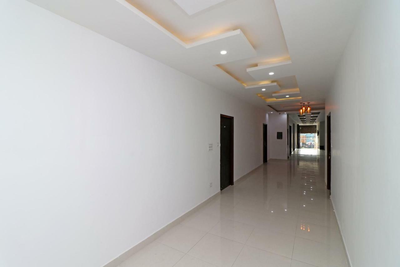 Oyo 29755 Hotel Jammu Airlines Buitenkant foto