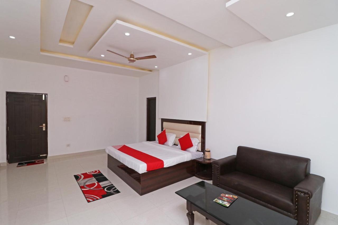 Oyo 29755 Hotel Jammu Airlines Buitenkant foto