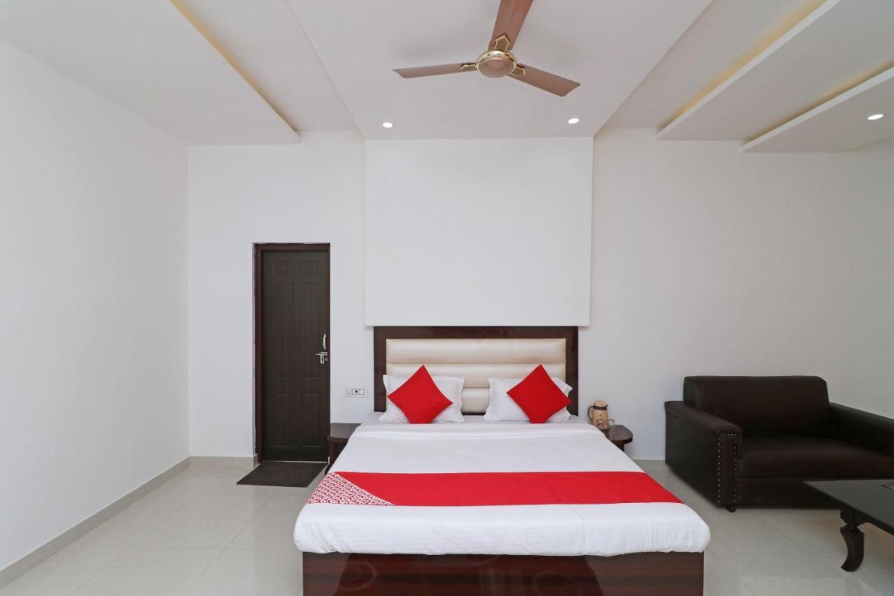 Oyo 29755 Hotel Jammu Airlines Buitenkant foto